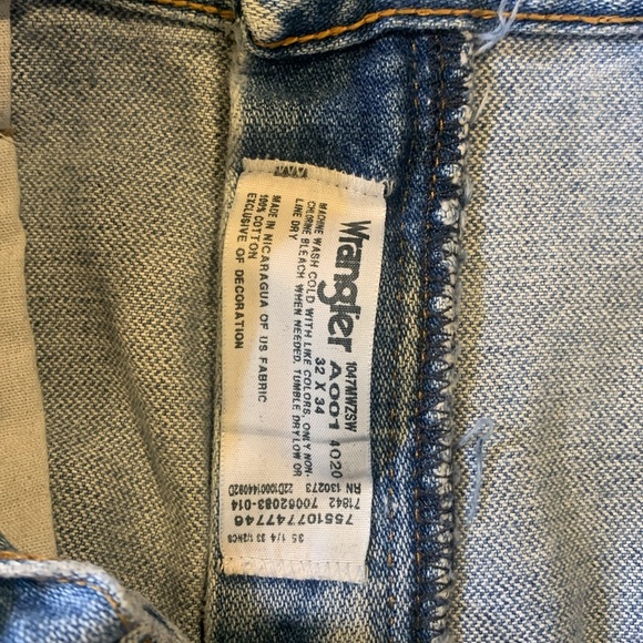 Mens gently worn Wrangler 47 MWZ, Regular fit, size 32 x 34 - Picture 4 of 5